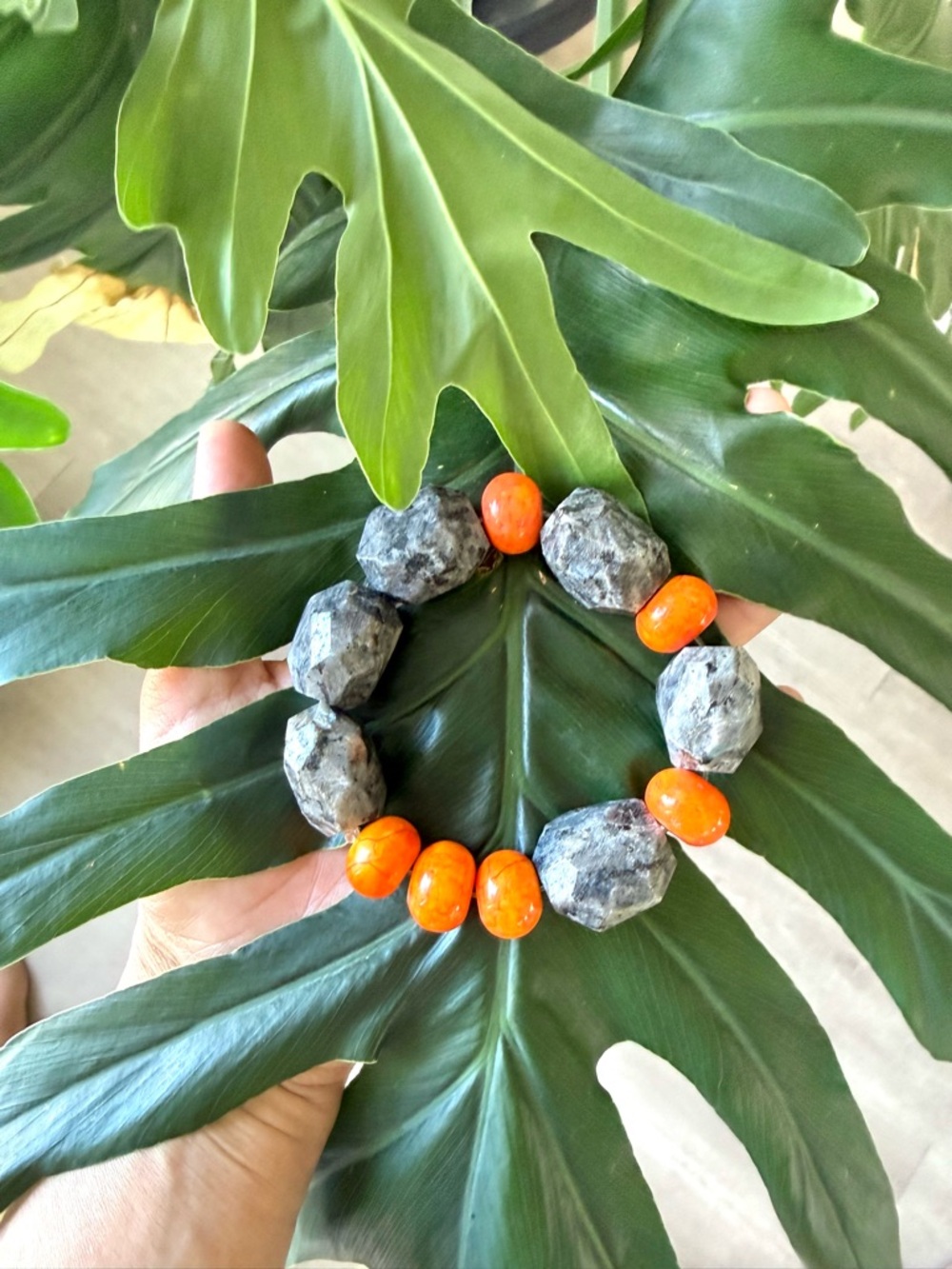 Labradorite & Howlite bracelet || Statement jewelry